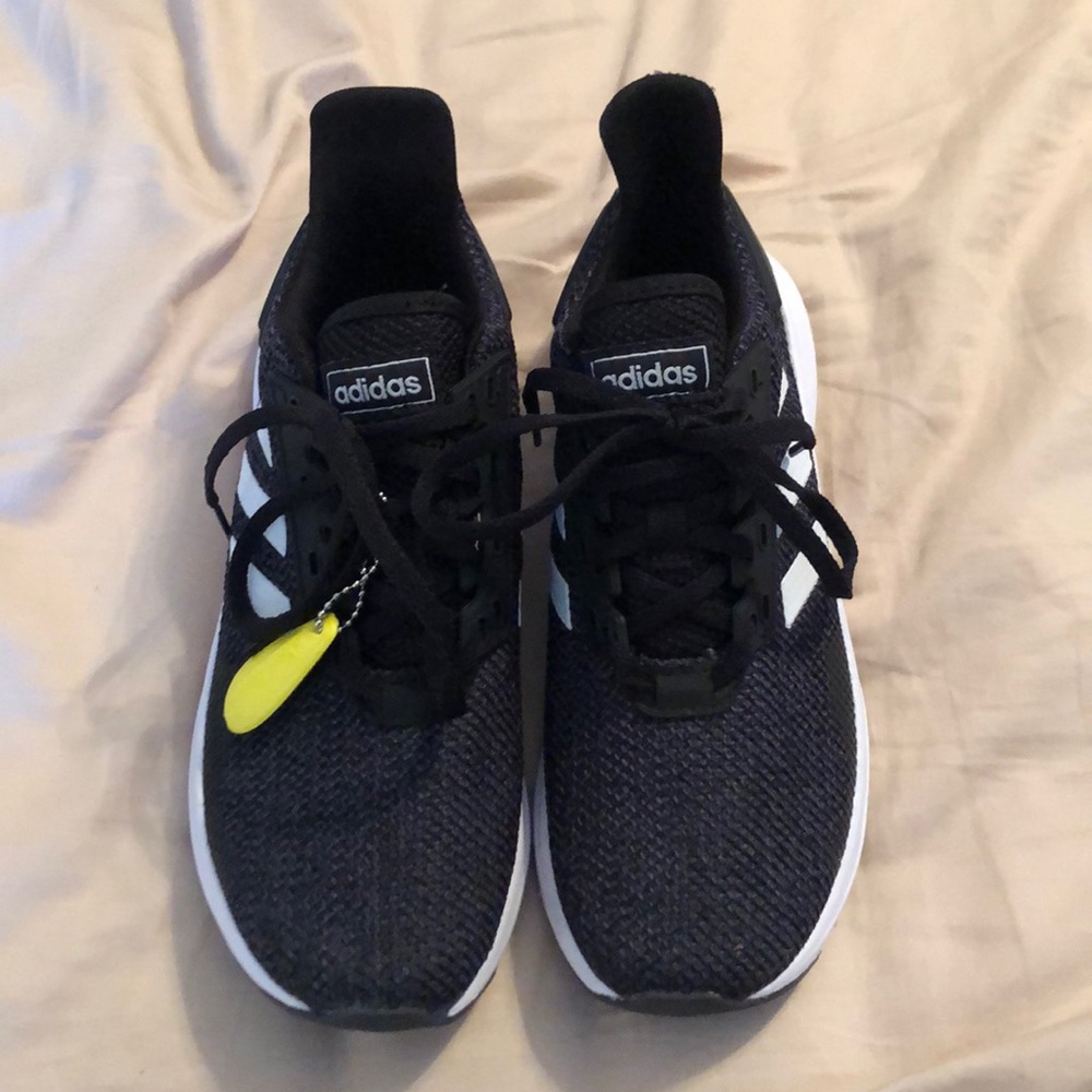 Boys adidas SZ 6 NEVER WORN